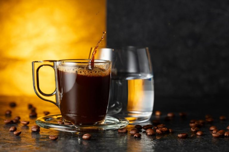 Îți deshidratează cafeaua corpul? Răspunsul surprinzător al studiilor