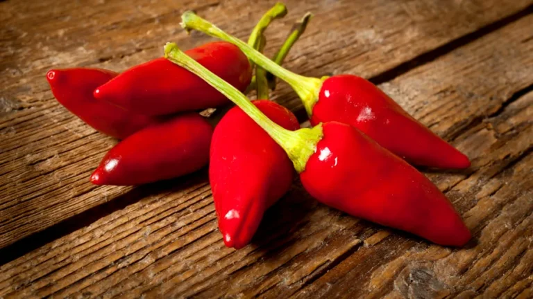 Uleiul de ardei iute — condimentul picant care îţi poate susţine sănătatea