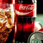 Sticlă, plastic sau doză? Experții dezvăluie de ce doar una păstrează gustul original al Coca-Cola