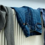 Uscatul hainelor pe calorifer — obicei iernatic care poate pune în pericol sănătatea și locuința