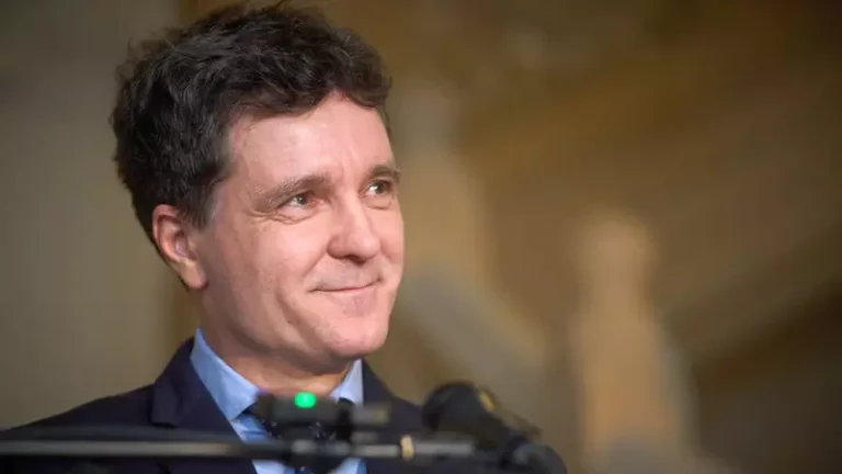 Nicușor Dan a semnat o serie de decrete pentru numirea noii echipe de consilieri