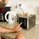 Pericol invizibil în casele noastre: electrocasnicele obișnuite pot polua aerul interior cu particule dăunătoare