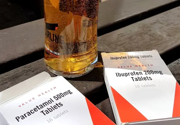 De ce evitarea combinației între alcool și paracetamol e importantă — riscurile sunt reale