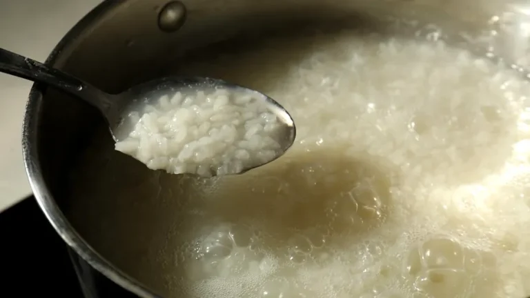 Trucuri simple ca să fierbi orezul fără să se lipească