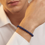 Cum completează o brățară cu pietre semiprețioase un stil masculin bine definit
