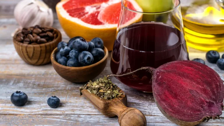 Băutura simplă de dimineață care susține sănătatea ficatului. Ce spun, de fapt, medicii