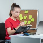Cum să înveți mai rapid și să reții informațiile pe termen lung