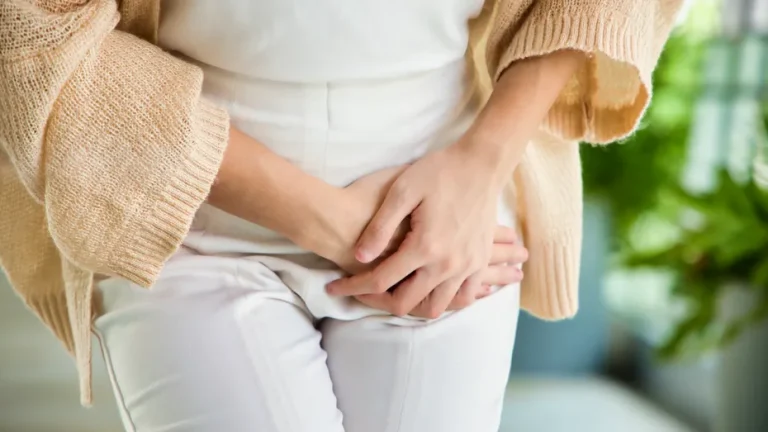 Amâni des mersul la toaletă? Urologii avertizează că acest obicei îți poate afecta vezica urinară