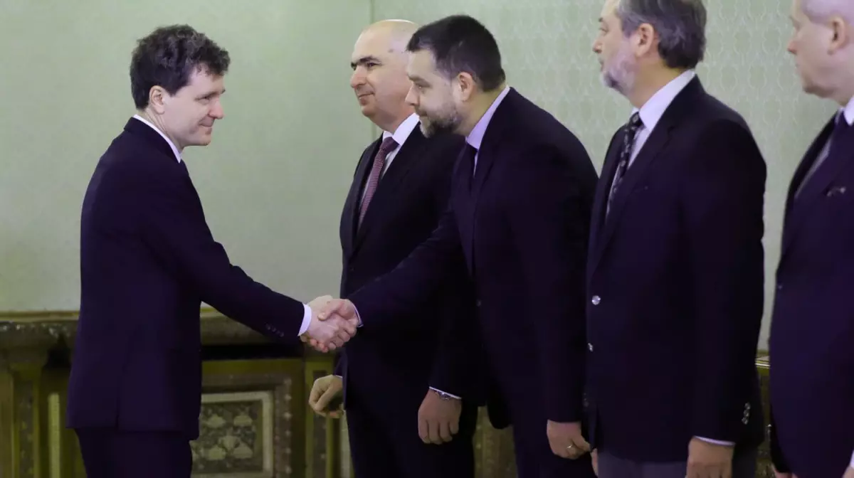 PNL ia în calcul varianta unui premier tehnocrat. Primele nume ar fi fost deja discutate în negocierile politice