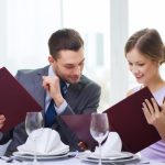 Cum alegi coperți pentru meniuri pentru un restaurant aflat la prima amenajare