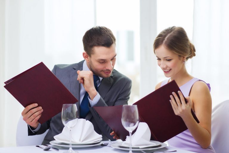 Cum alegi coperți pentru meniuri pentru un restaurant aflat la prima amenajare