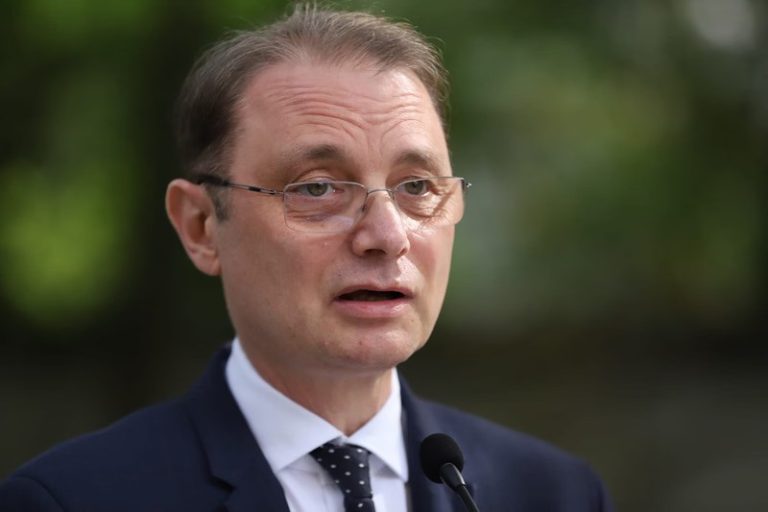 Siegfried Mureșan îl acuză pe Sorin Grindeanu că îngreunează formarea noului Guvern. Dispută aprinsă între PNL și PSD